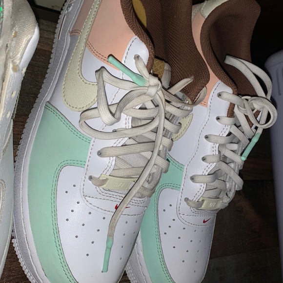 w Nike Air Force 1 Low LV8 "Ice Cream" Size 7.Y / 8 Women's - Picture 1 of 7
